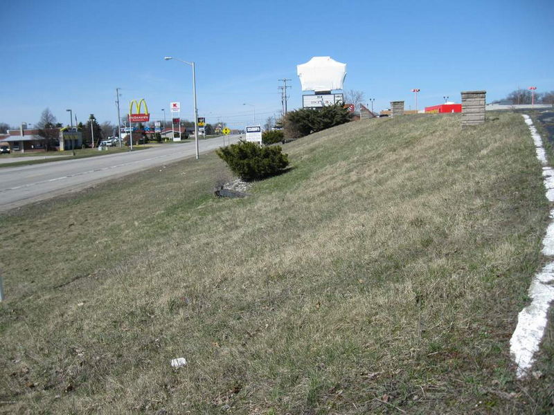 Sunset Motel - Real Estate Photos - Old Sign Still There